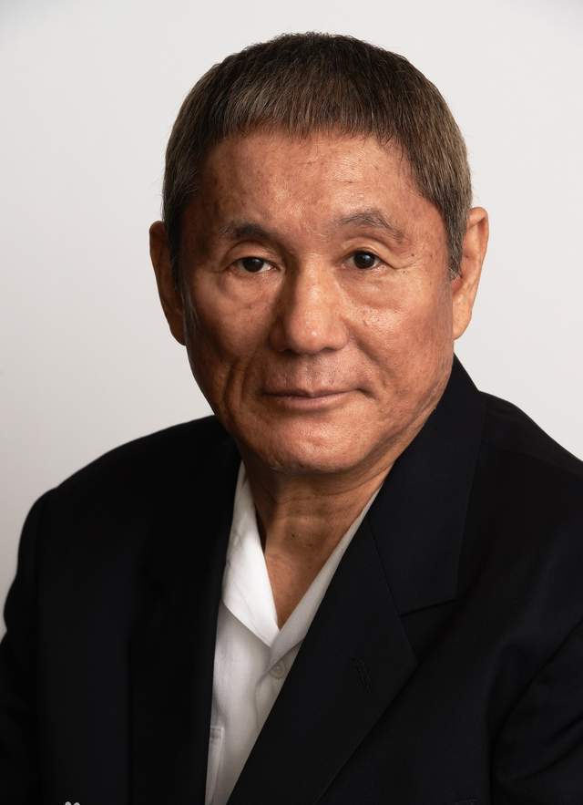 而且,获得了多个大奖,也被日本媒体誉为国宝级男演员,同时,还有自己