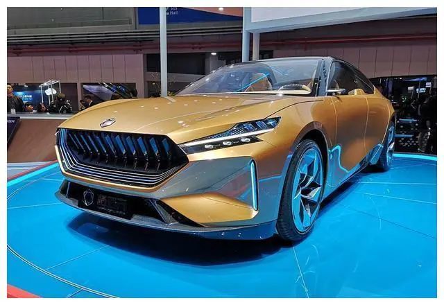 中国骄傲！首款燃料车亮相，不加油不用电要啥特斯拉，续航1千km