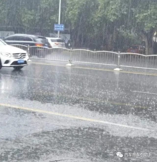 全国多地大暴雨，车辆被淹该如何进行自救？