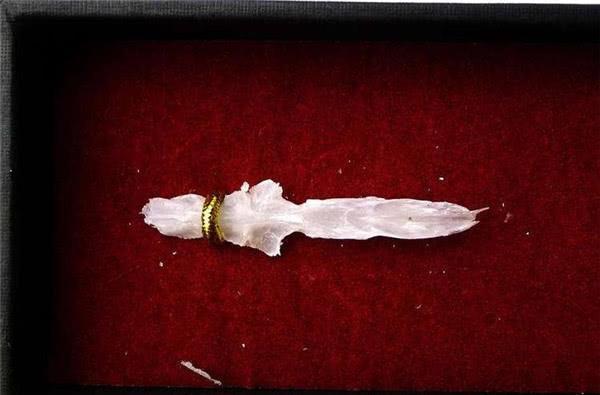 然而,如今的雅鱼数量愈发稀少,野生的雅鱼更是少得可怜,土豪们往往要