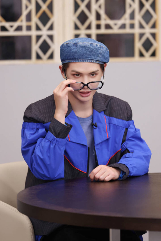 黄明昊这就是潮流综艺造型