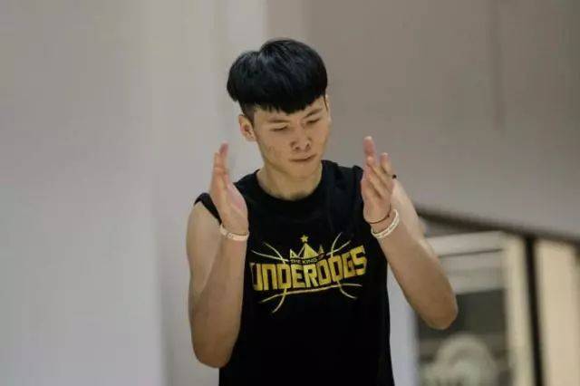 路人王欧文孟亚东野球场上的大魔王路人王十五冠获得者