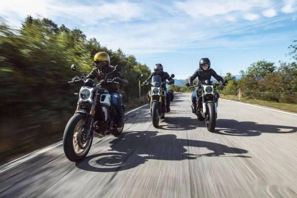 春风700CL-X外拍 性价比最高的国产大排 能让你忘了进口车吗