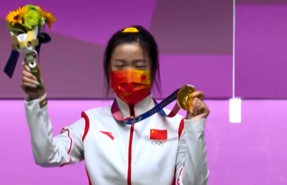 激动人心!00后崛起,中国青春美少女拿下东京奥运会第一块金牌