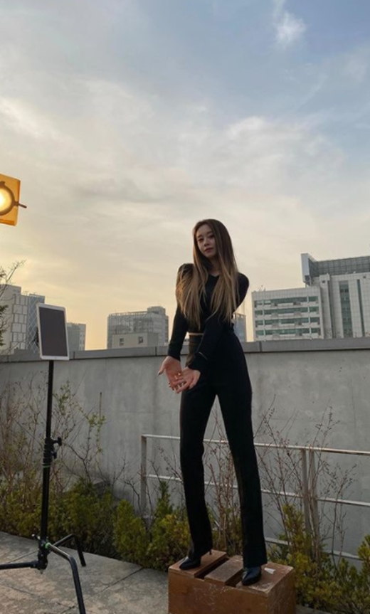 这比例是真的吗?比黄金比例还好的身材:t-ara成员智妍更新ins照片