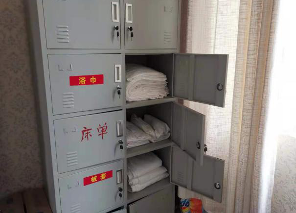 上榜理由:"常消毒"公示栏未上墙,布草间杂乱,乱堆杂物,不符合规范要求