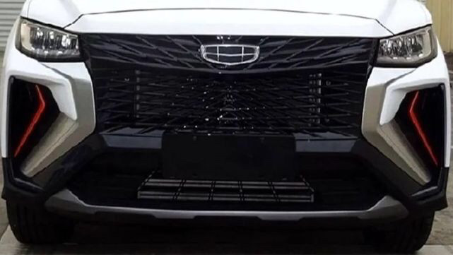 吉利博越X曝光，网友：不看logo以为是三菱和雷克萨斯结合体