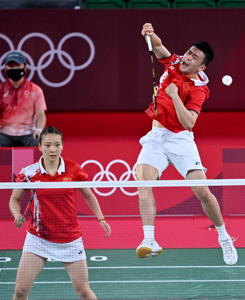 东京奥运会羽毛球混双小组赛郑思维黄雅琼获胜