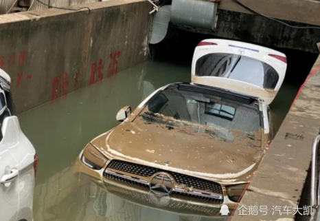 暴雨“漫灌”后，被水淹的车辆如何处理？保险公司说出来方法