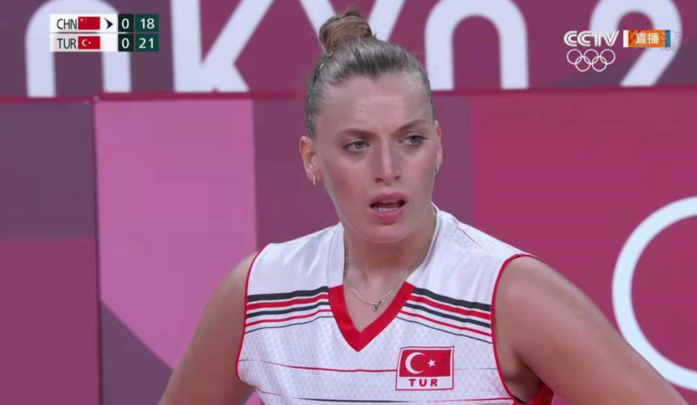中国女排0-3完败给土耳其遭遇开门黑,卡拉库尔特拿全场最高的18分
