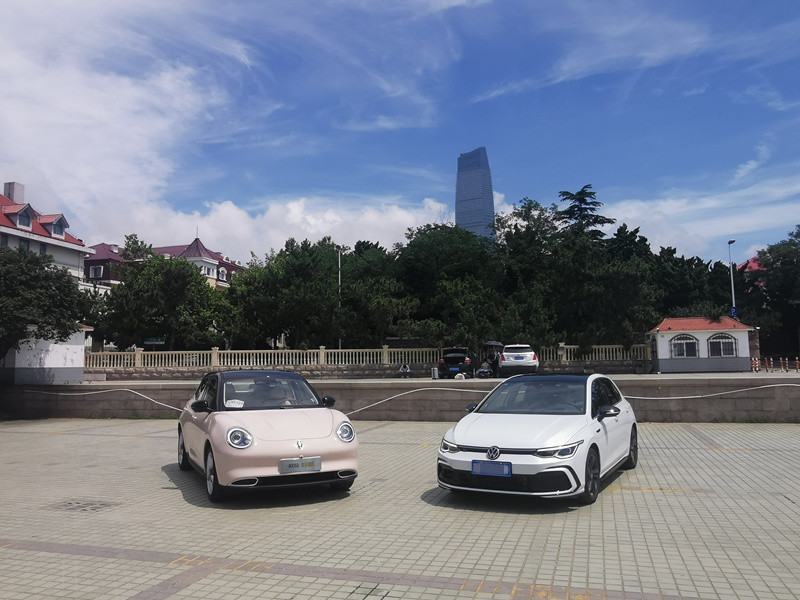 欧拉好猫遇上大众高尔夫，谁才是小姐姐首选车？