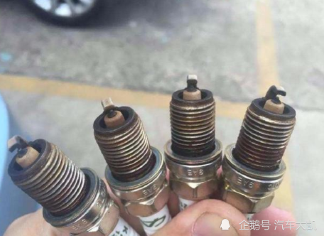 火花塞多久更换一次，汽车会发出3次提醒，新手老手都应该知道