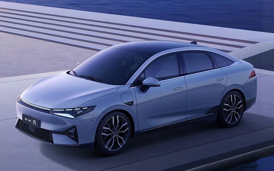 价值10多万的激光雷达，这台不到20万的小车上竟然有两颗？