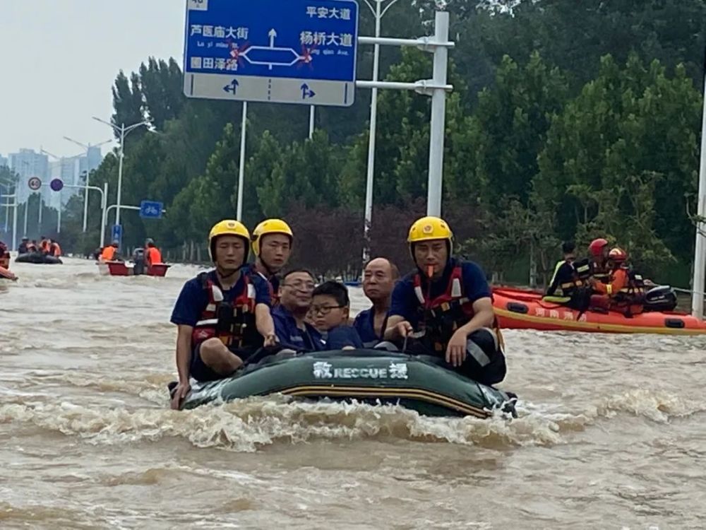 河南消防救援队伍16名青年指战员在防汛救灾一线火线入党