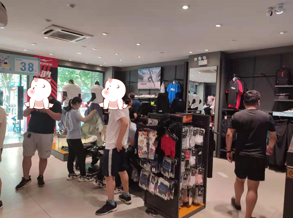 围观!阳泉两家鸿星尔克门店迎来购物狂潮