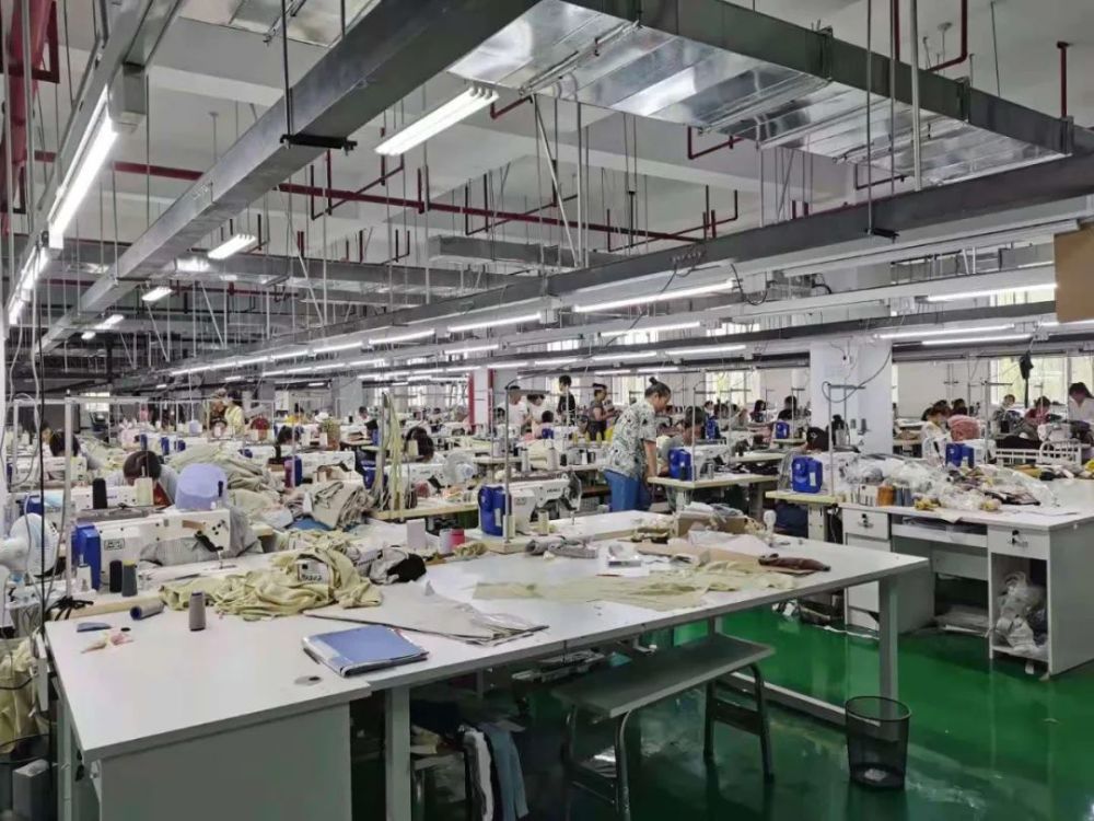 定了这家制衣厂要在西海固解决就业300多人