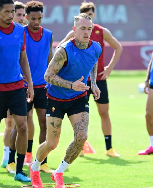 意媒预测罗马下场热身赛首发罗马发布周六训练照