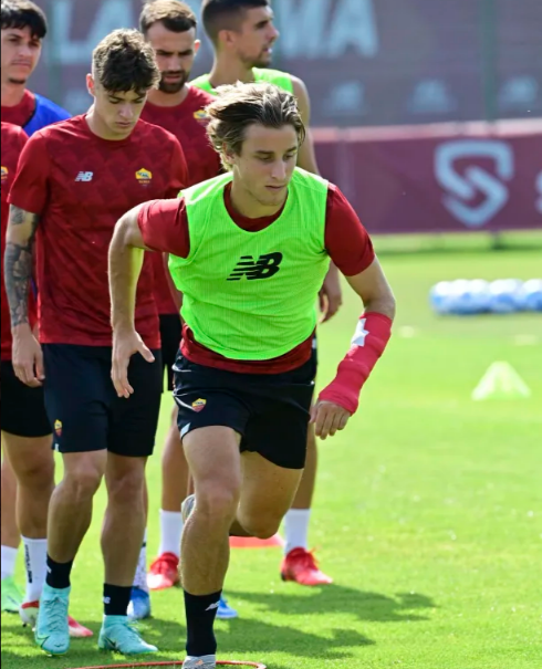 意媒预测罗马下场热身赛首发罗马发布周六训练照