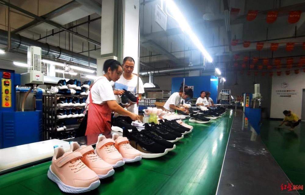 探访鸿星尔克生产基地:发货量暴涨10倍,加班加点日均产鞋1.