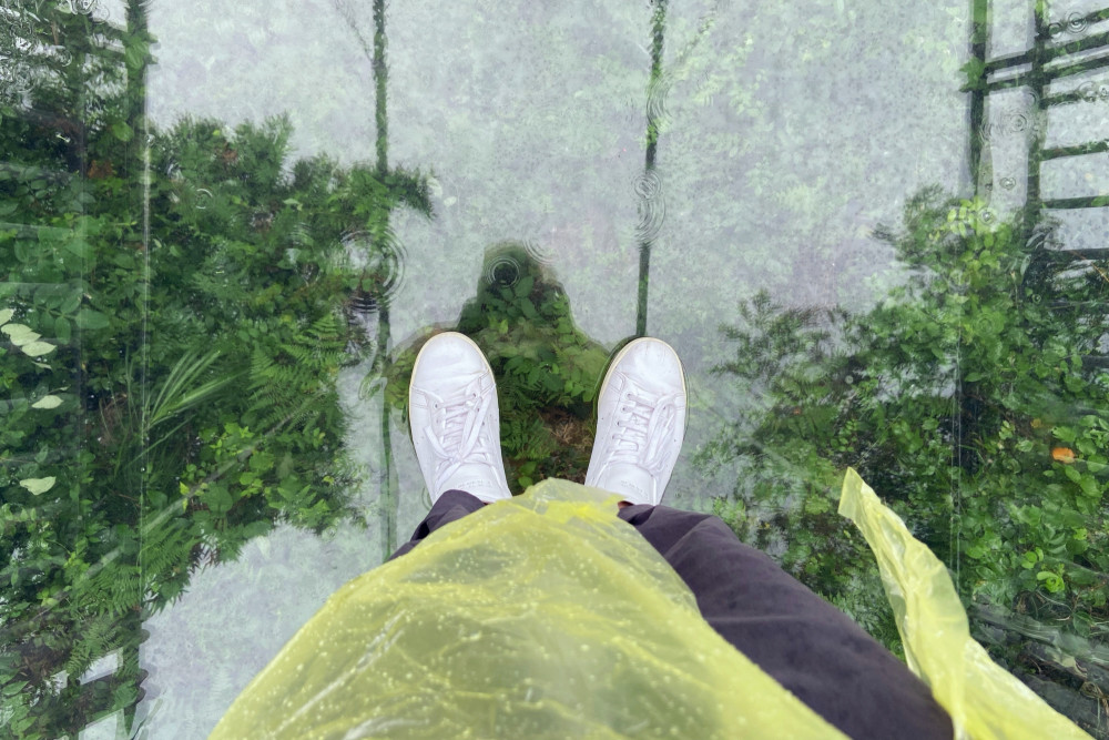 安徽首座玻璃天桥 全长1米横跨山间 落差足足有40层楼高 腾讯新闻