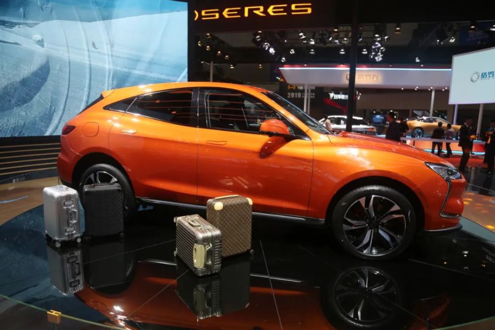 车市年中考｜傍华为赚流量不赚销量，赛力斯半年销售不足千辆