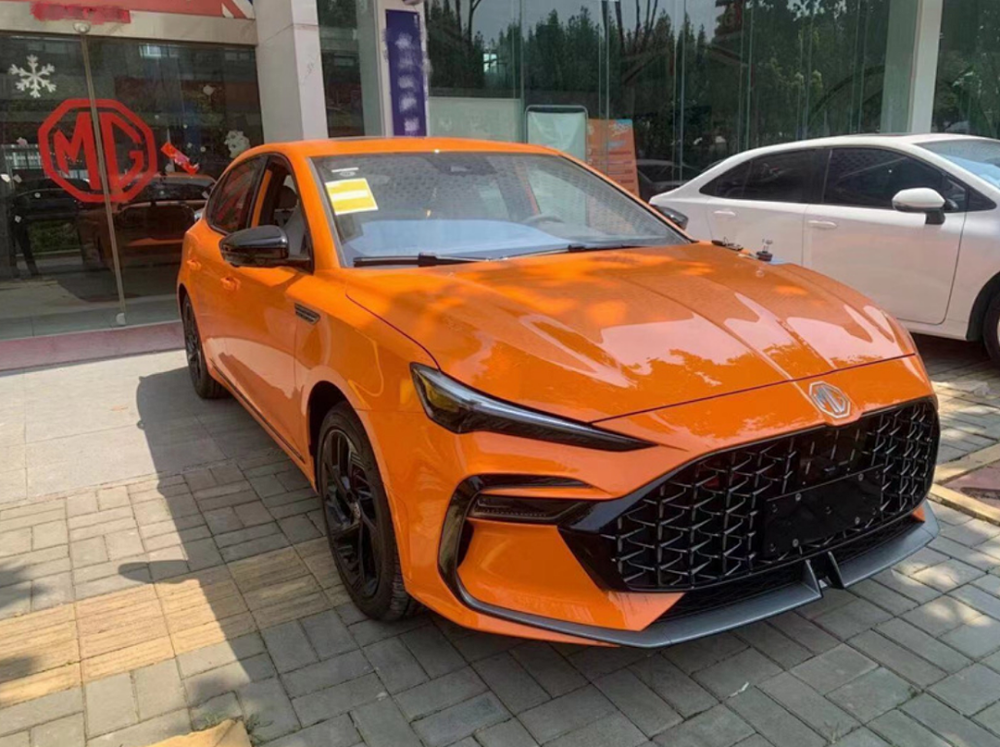 名爵6PRO实车到店，和它一比，菲斯塔的“鲶鱼嘴”算保守