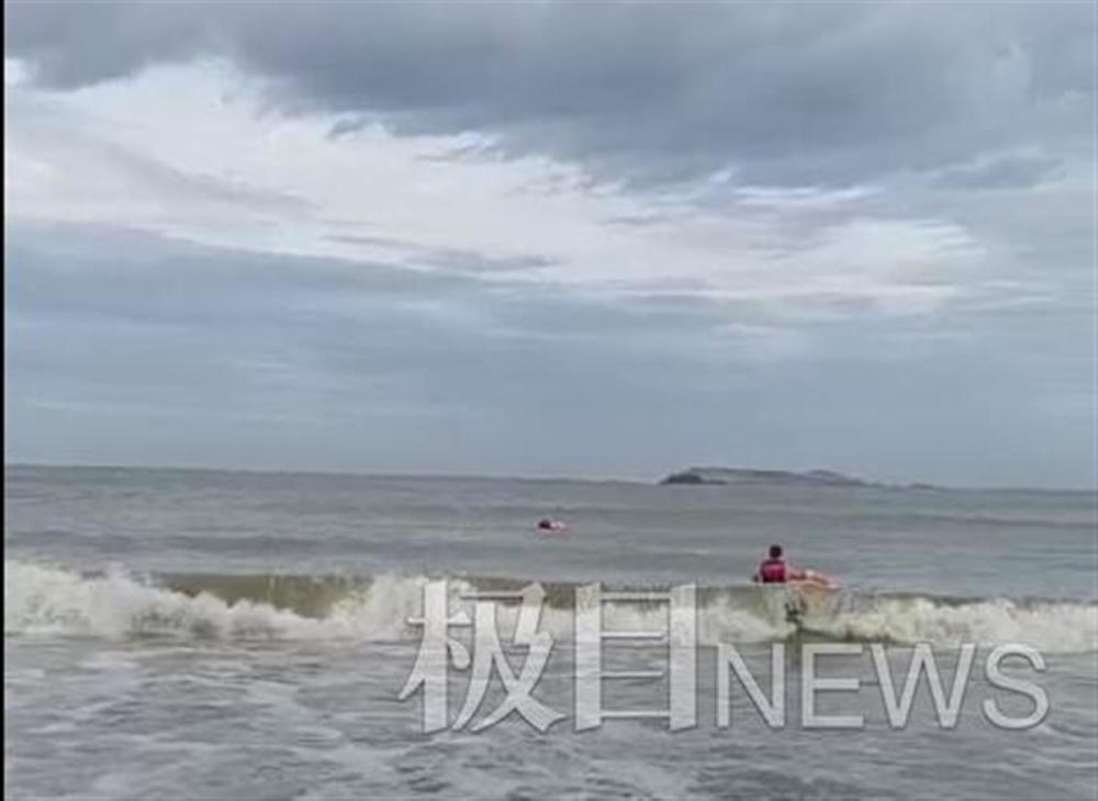 平潭有多少人口_一家三口海边游玩被卷走,福建平潭一男子两度冲进海浪救人