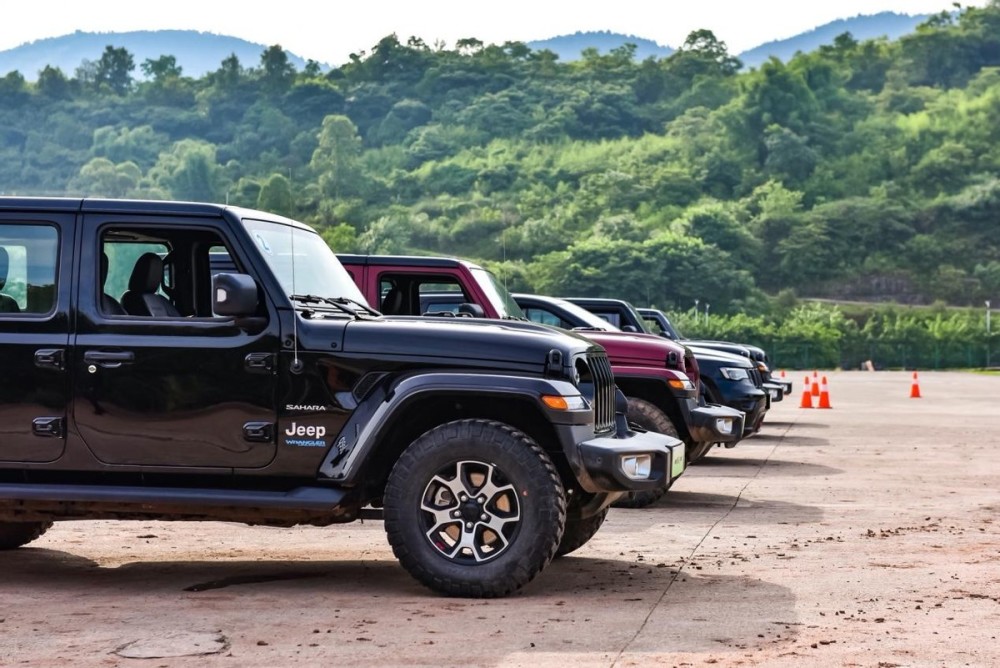 当硬派越野车“触电”，会带来一种怎样的体验？试驾牧马人4×e