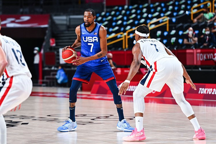 美国男篮 “法国NBA支队”打波波70岁老脸，没篮没防没纪律4连冠要泡汤