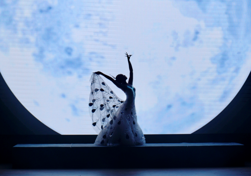 杨丽萍歌舞在弥勒精彩上演……_腾讯新闻