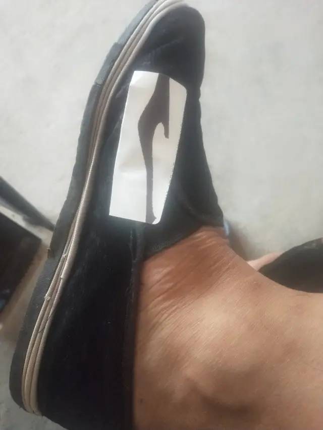 佤邦吖妹李顺平通过支付宝向河南灾区捐款一千元 布鞋版鸿星尔克走红