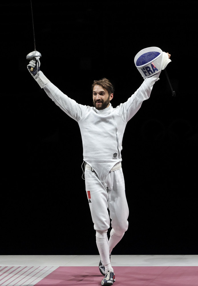 东京奥运会击剑男子个人重剑法国选手坎诺内夺金