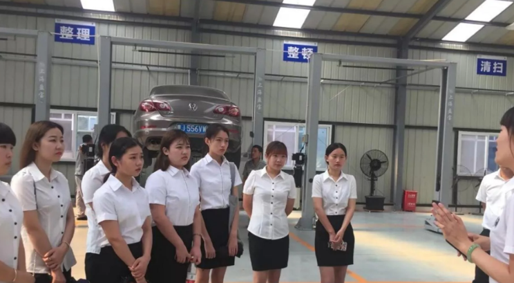 为何懂车的人“从不买低端大众，也不碰高端国产”，原因很现实