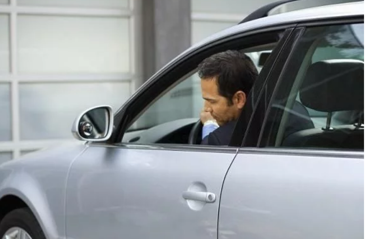 倒车总没方向感怎么办老司机教你两招，再笨的人也能学会