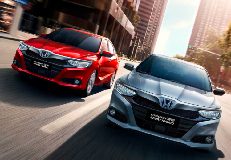 15万预算，大众速腾遇劲敌，轴距2730mm，油耗4.4L加速8.8秒