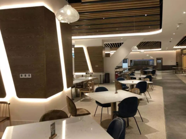 腾讯员工食堂1组私照流出你优秀的程度决定了他人对你的态度