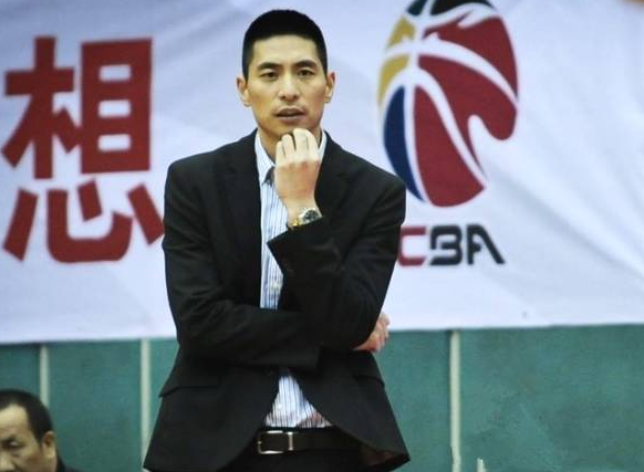 朱世龙 正式官宣！中国篮坛争议主帅下课 CBA老牌球队又换教练
