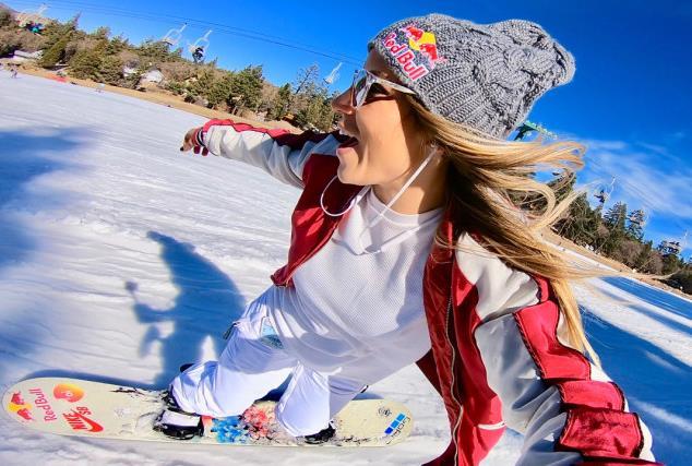 巴西滑板女神今日登场!颜值与实力同样封神 粉丝直呼内马尔也不配