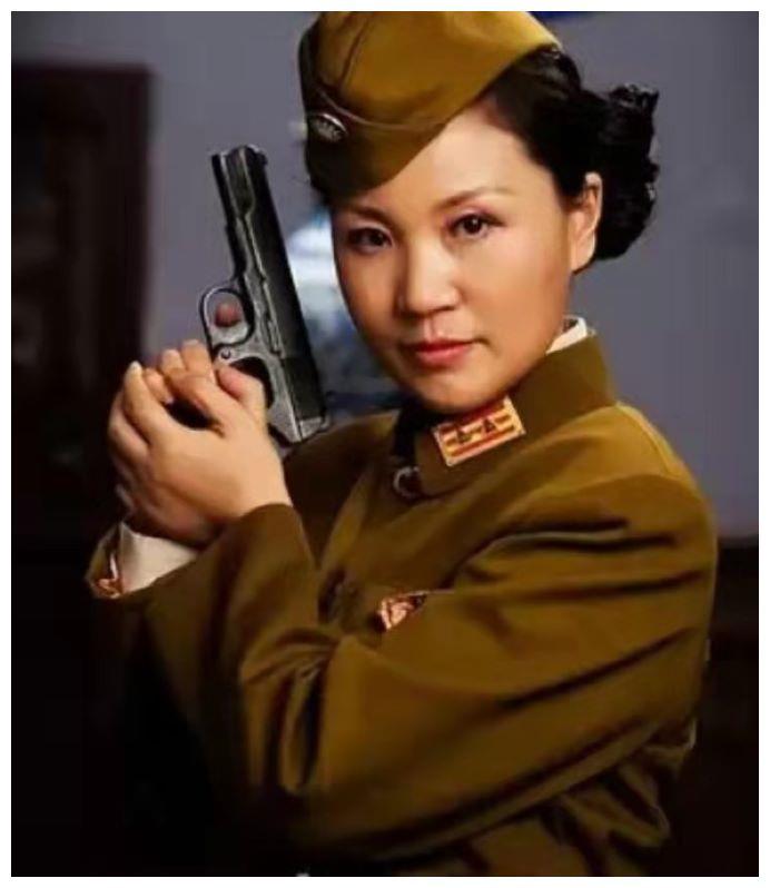 军统女特务突然打来电话,父母吓懵立即报警,隔日女特务离奇自杀