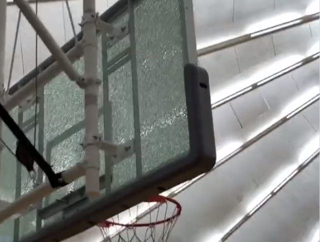 哈雷尔扣碎篮板太狠球迷调侃奥尼尔附体美媒大概率留在湖人