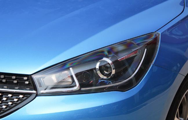 汽车界的“鸿星尔克”，空间跟轩逸没啥差距，标配倒车雷达，仅售4.99万