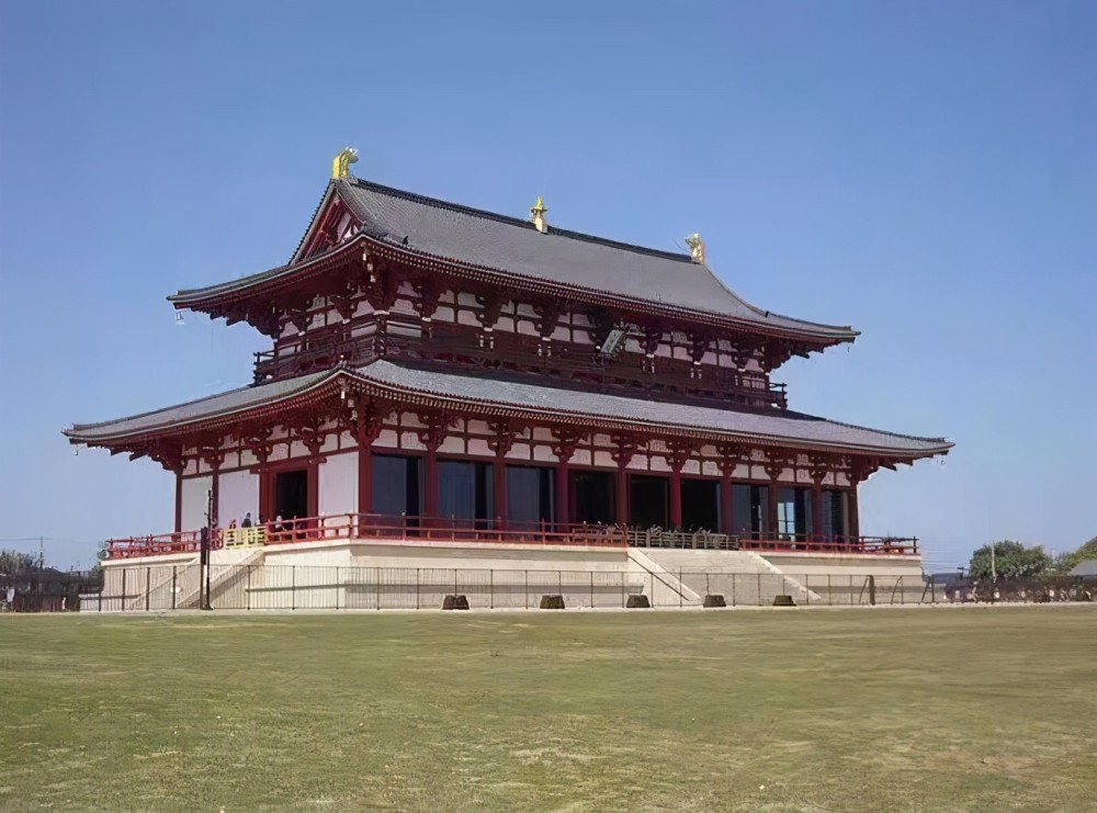 诸如"菊浦落霞鲜,莫谓沧波隔"倾斯浮菊酒,愿慰轩蓬忧"沾兰白露未