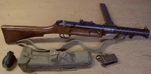 二战时德国竟然还有mp41冲锋枪而且还是mp40冲锋枪山寨仿造版