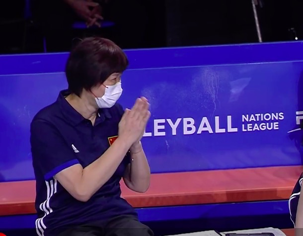 中国留学生在日本伤心落泪 白岩松32秒犀利批评 这不是中国女排 波经 华体网