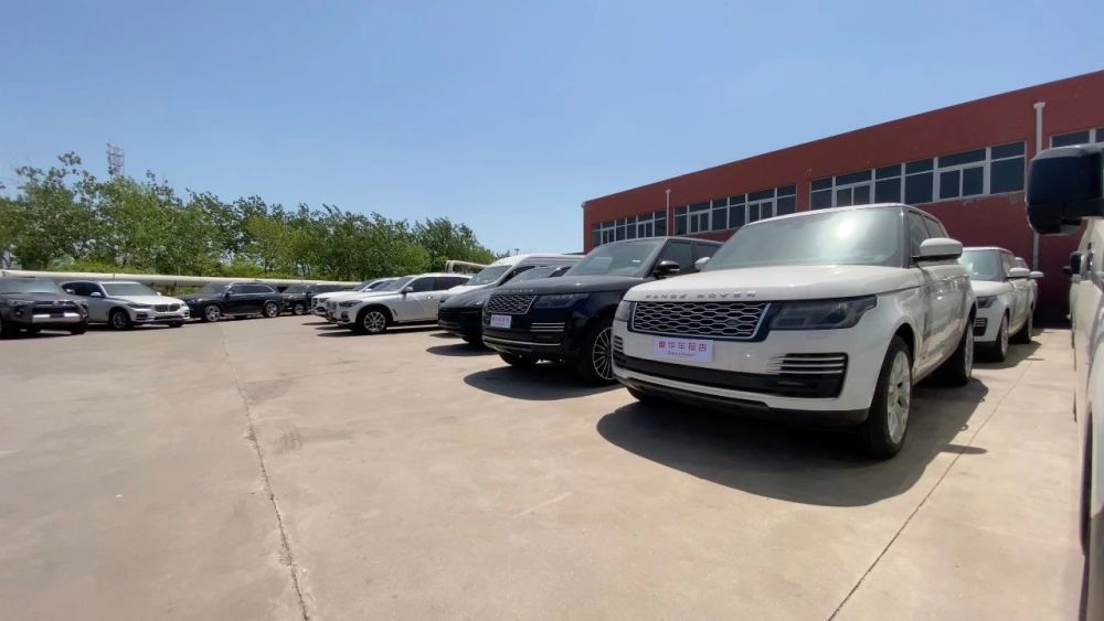 受芯片影响，奔驰V级威霆商务车减产40％，今年的豪车也太难买了！