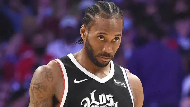 洛瑞 今日NBA：伦纳德下赛季无法复出，詹姆斯示爱妻子，鹈鹕渴望得到洛瑞