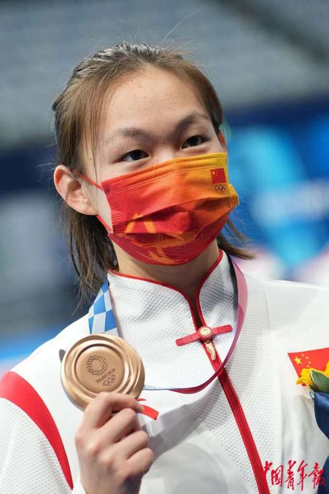 当天,在东京奥运会女子400米自由泳决赛中,出生于2002年的中国19岁