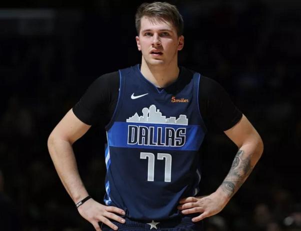 卢卡·东契奇 东契奇的身体素质不是很炸裂，为什么在 NBA 打球这么厉害？