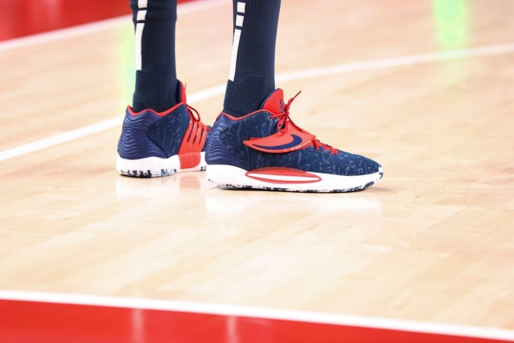 利拉德 NBA球员上脚：杜兰特和利拉德很帅气，没有詹姆斯和库里有点伤