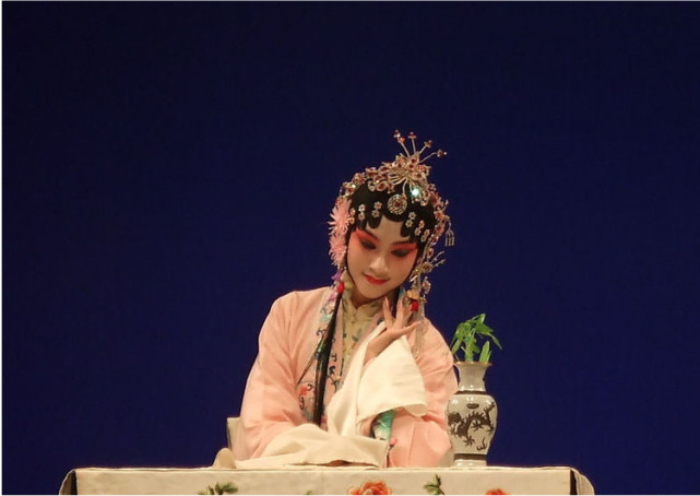 《游园惊梦》一代名伶因何失声?她说:40年来,我就活过那么一次